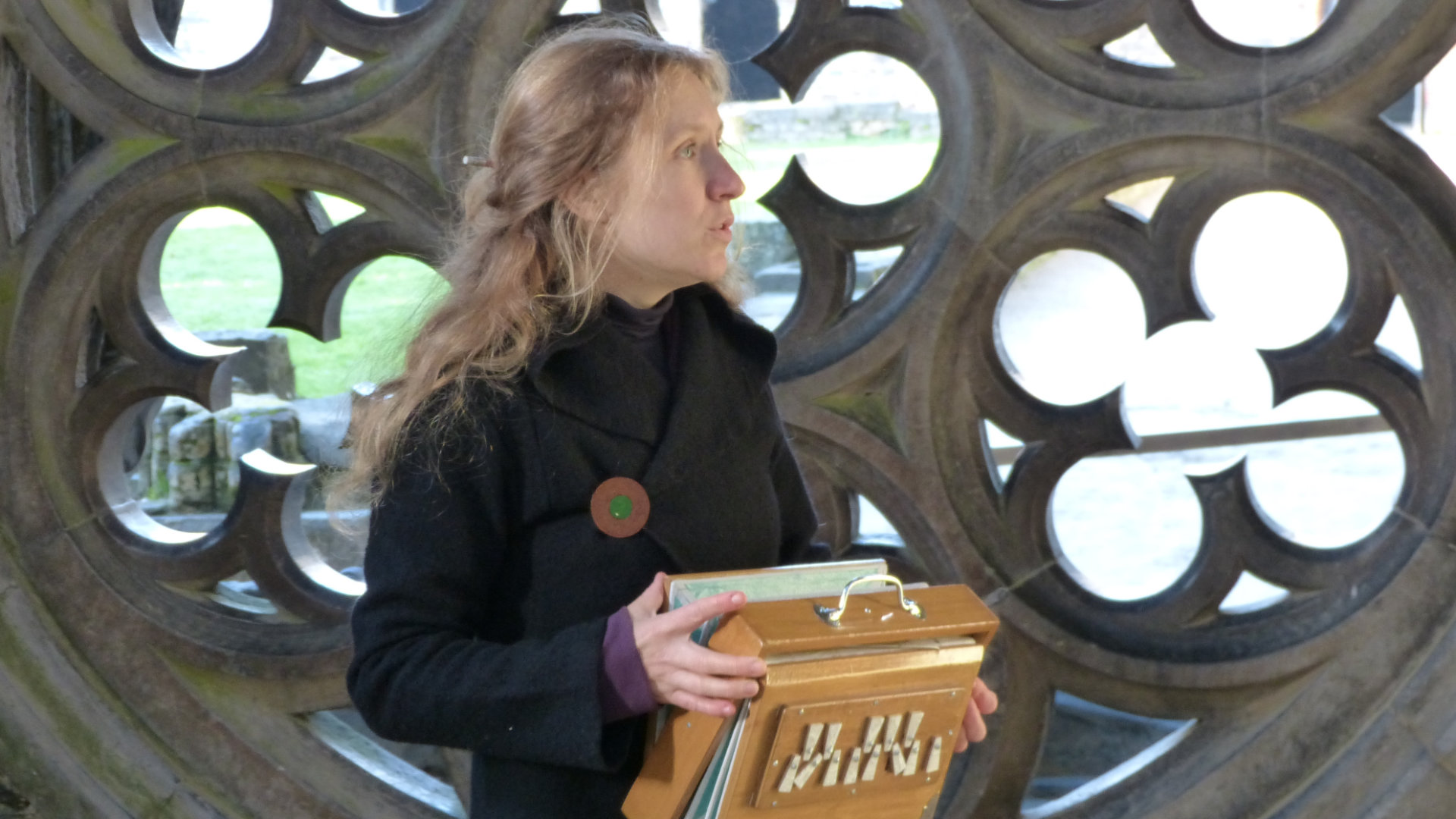 Balade chantée avec Marie Fripiat à l'abbaye de Villers